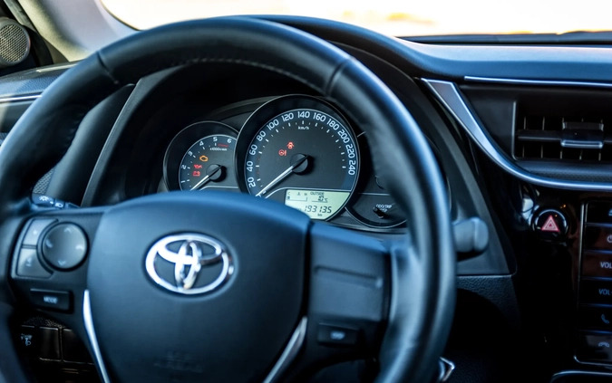 Toyota Auris cena 34000 przebieg: 193000, rok produkcji 2018 z Kraków małe 106